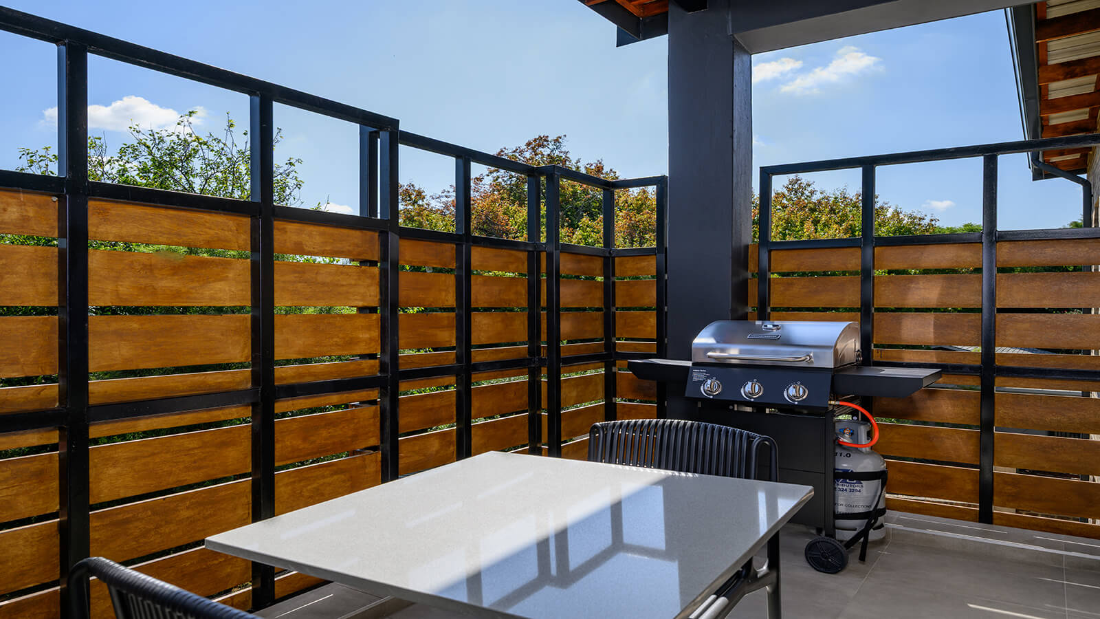 One Bedroom Apartment With Balcony