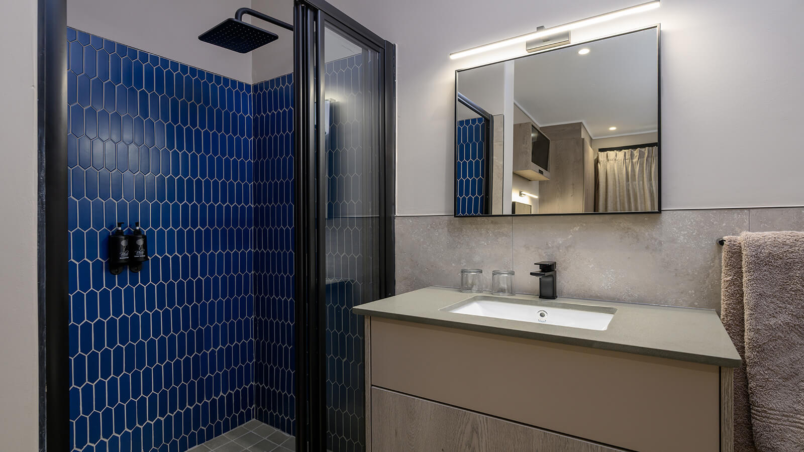 One Bedroom Apartment With Balcony