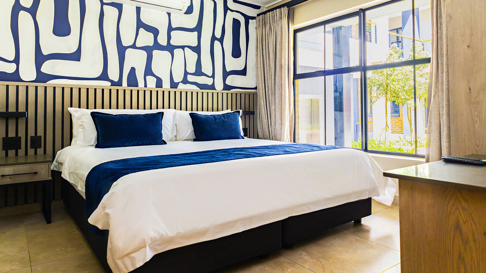 One Bedroom Luxury Apartment with Balcony