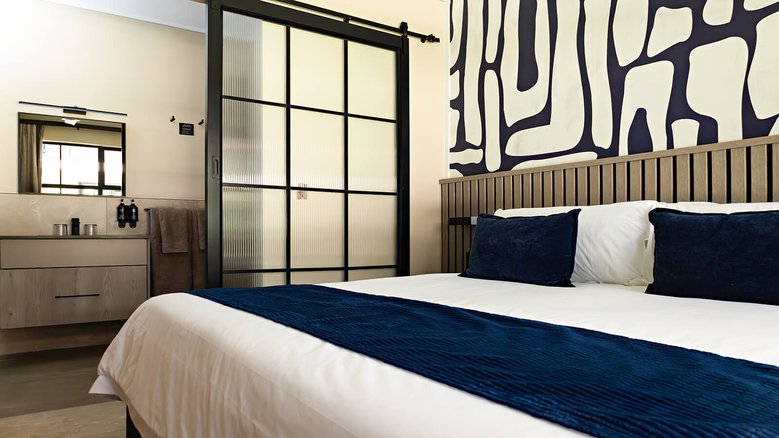 One Bedroom Luxury Apartment with Balcony