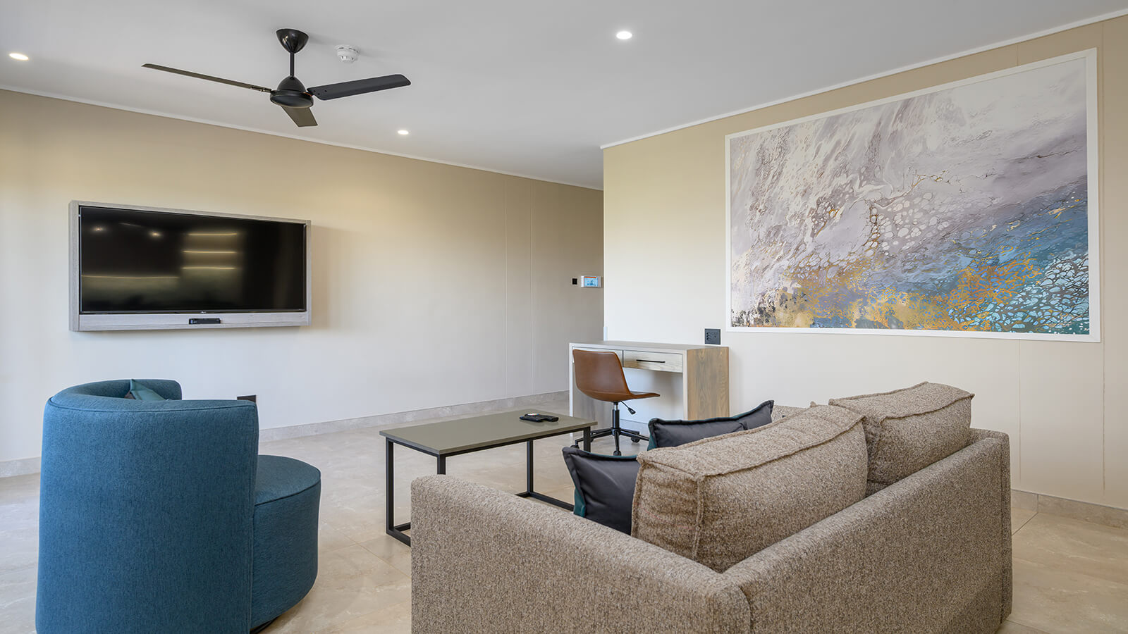 One Bedroom Luxury Apartment with Balcony