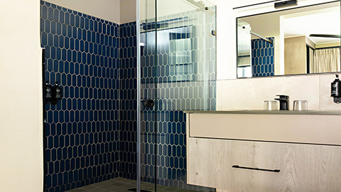 One Bedroom Luxury Apartment with Balcony